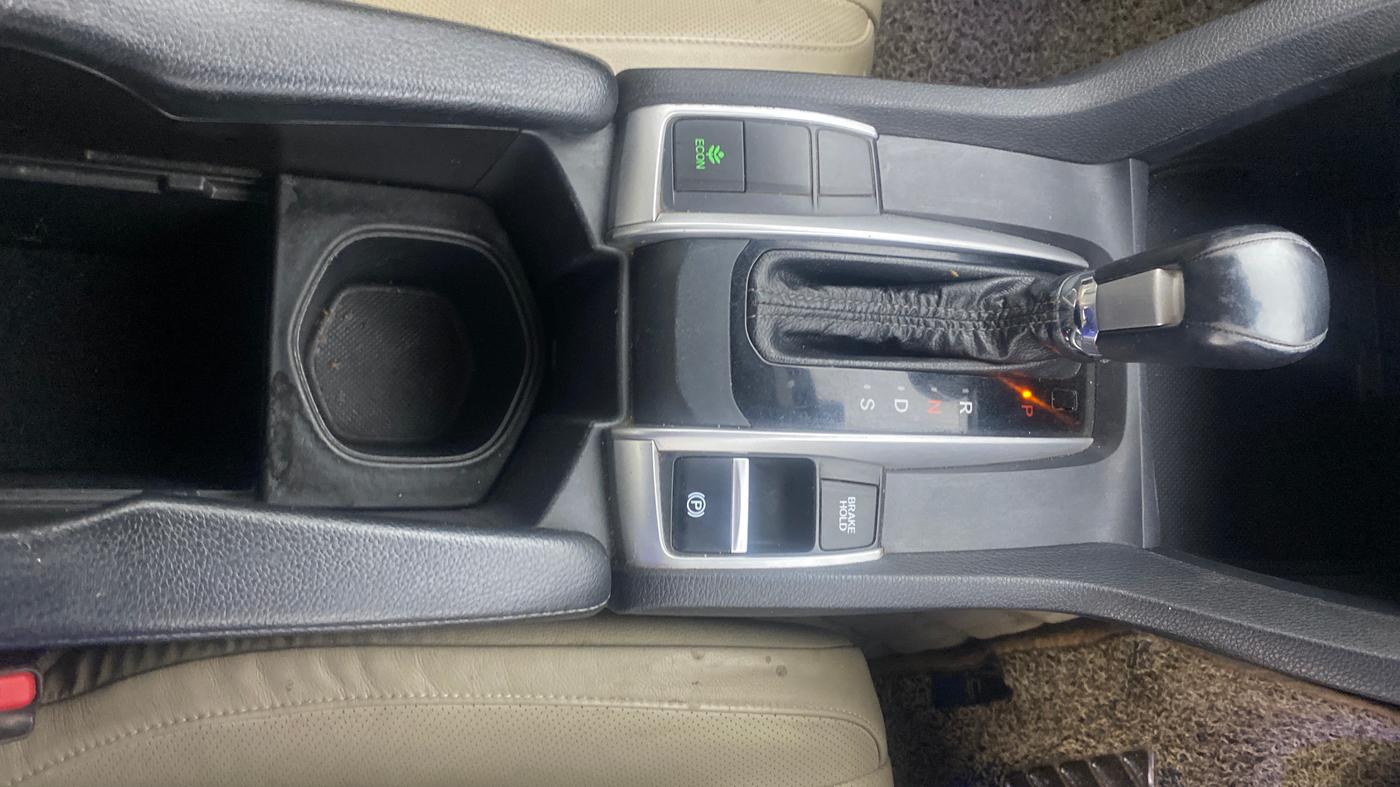 2019 Honda Civic 1.8L I-VTEC VX CVT, Petrol, Automatic, 1,21,657 km, Gear Lever