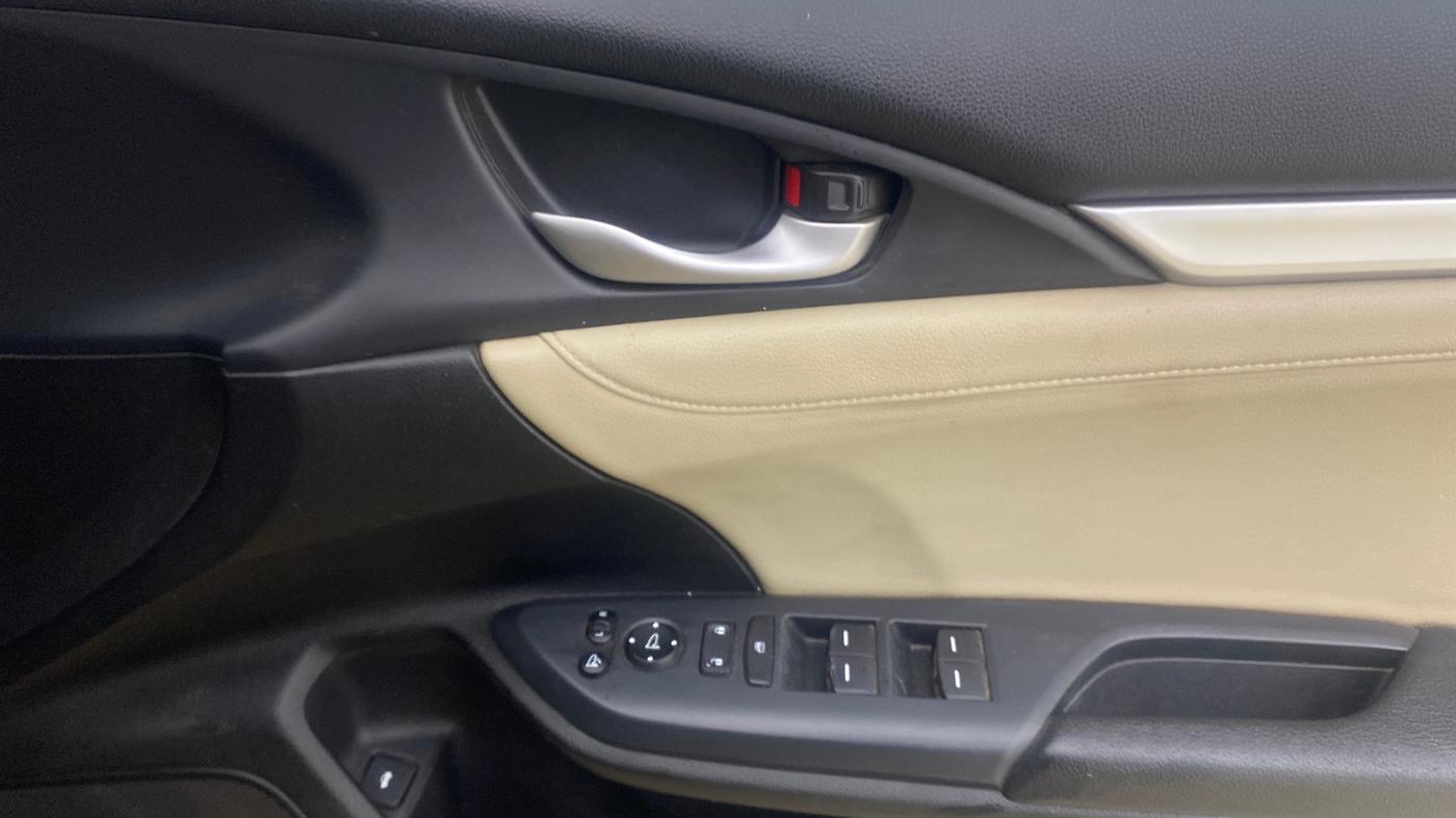 2019 Honda Civic 1.8L I-VTEC VX CVT, Petrol, Automatic, 1,21,657 km, Driver Side Door Panels Control