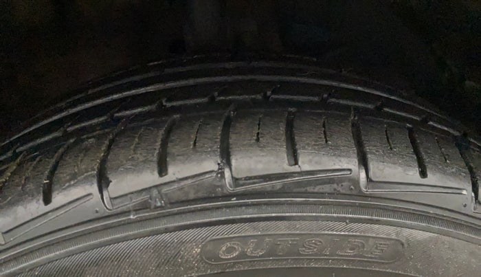 2018 Maruti Baleno ALPHA CVT PETROL 1.2, Petrol, Automatic, 27,827 km, Right Front Tyre Tread