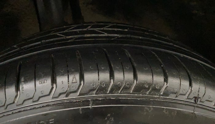 2018 Maruti Baleno ALPHA CVT PETROL 1.2, Petrol, Automatic, 27,827 km, Right Rear Tyre Tread