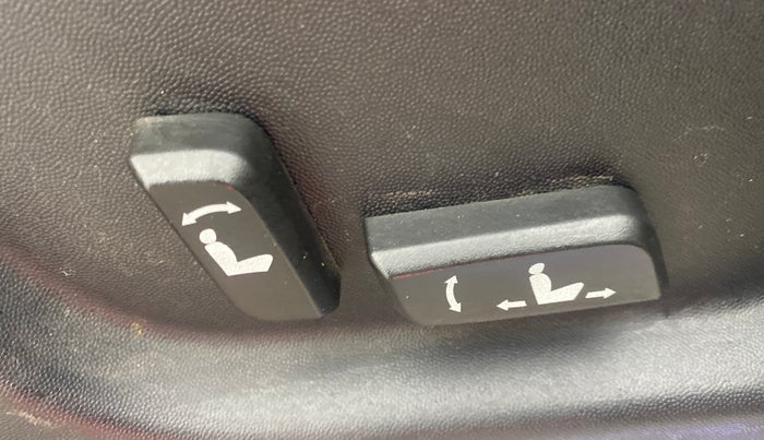 2018 Mahindra XUV500 W11(O), Diesel, Manual, 87,270 km, Driver Side Adjustment Panel