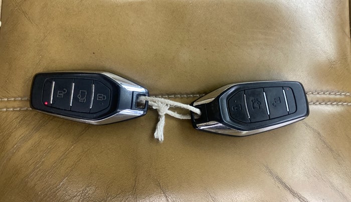 2018 Mahindra XUV500 W11(O), Diesel, Manual, 87,270 km, Key Close Up