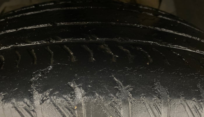 2018 Mahindra XUV500 W11(O), Diesel, Manual, 87,270 km, Left Front Tyre Tread