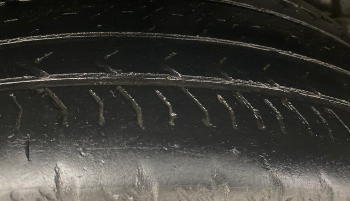 2018 Mahindra XUV500 W11(O), Diesel, Manual, 87,270 km, Right Rear Tyre Tread