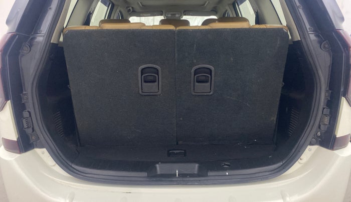 2018 Mahindra XUV500 W11(O), Diesel, Manual, 87,270 km, Boot Inside