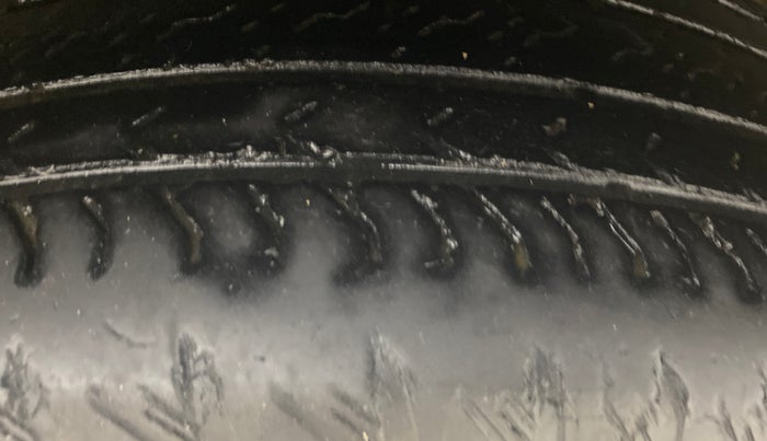 2018 Mahindra XUV500 W11(O), Diesel, Manual, 87,270 km, Left Rear Tyre Tread