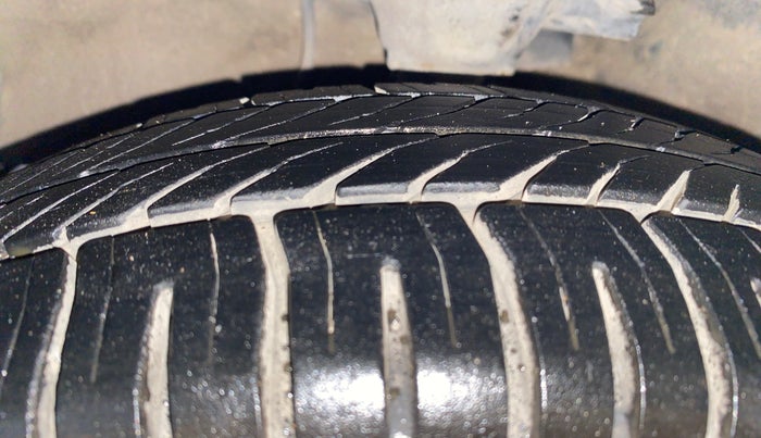 2013 Hyundai i10 ERA 1.1, Petrol, Manual, 67,214 km, Left Front Tyre Tread