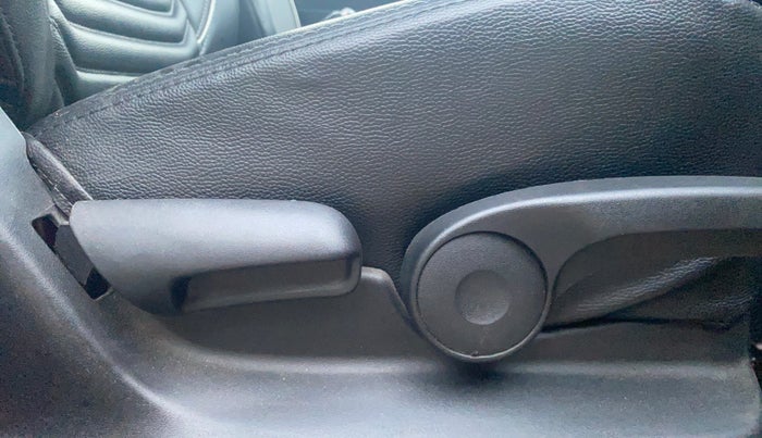 2019 Maruti Vitara Brezza ZDI PLUS AT DUAL TONE, Diesel, Automatic, 49,158 km, Driver Side Adjustment Panel