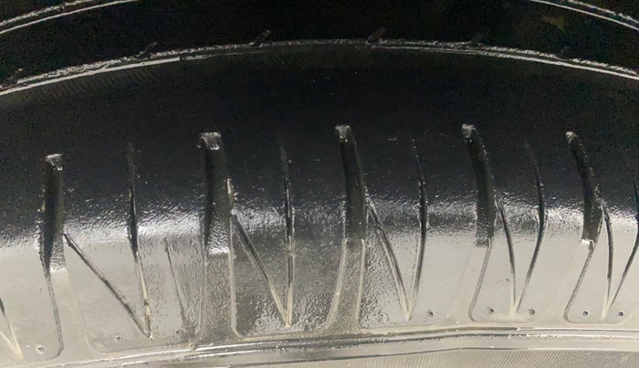 2019 Maruti Vitara Brezza ZDI PLUS AT DUAL TONE, Diesel, Automatic, 49,158 km, Left Front Tyre Tread