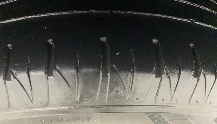 2019 Maruti Vitara Brezza ZDI PLUS AT DUAL TONE, Diesel, Automatic, 49,158 km, Left Rear Tyre Tread