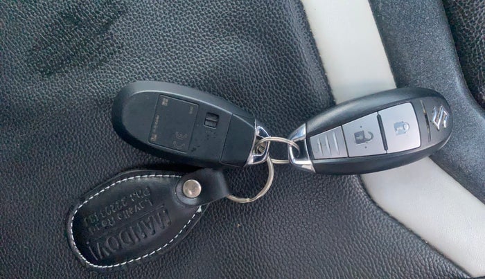 2019 Maruti Vitara Brezza ZDI PLUS AT DUAL TONE, Diesel, Automatic, 49,158 km, Key Close Up