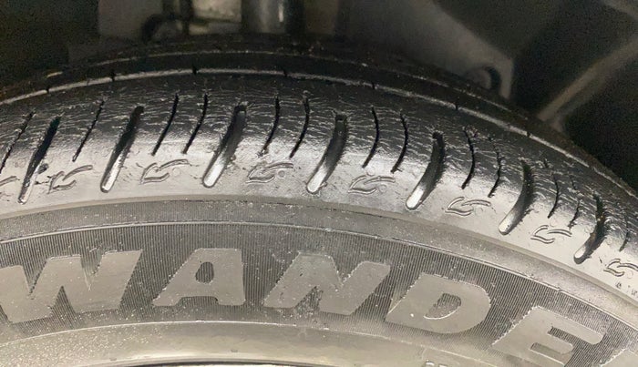 2013 Ford Ecosport TITANIUM 1.5L PETROL AT, Petrol, Automatic, 48,403 km, Right Front Tyre Tread