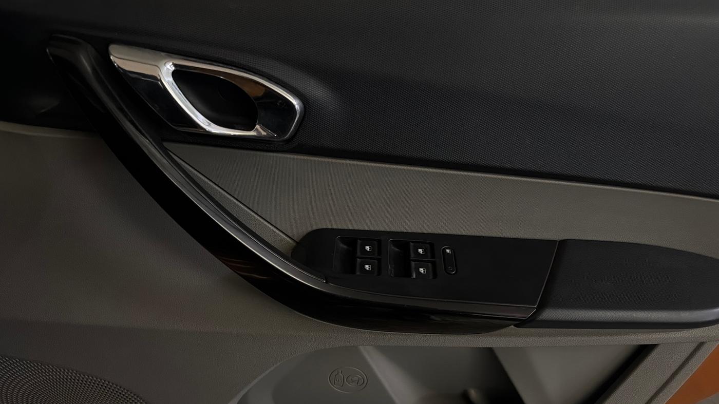 2018 Tata Tiago XZ PETROL, Petrol, Manual, 62,001 km, Driver Side Door Panels Control