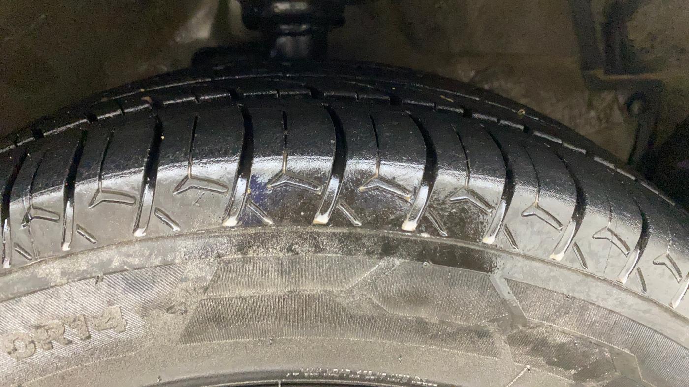 2016 Maruti Celerio VDI, Diesel, Manual, 83,710 km, Right Front Tyre Tread