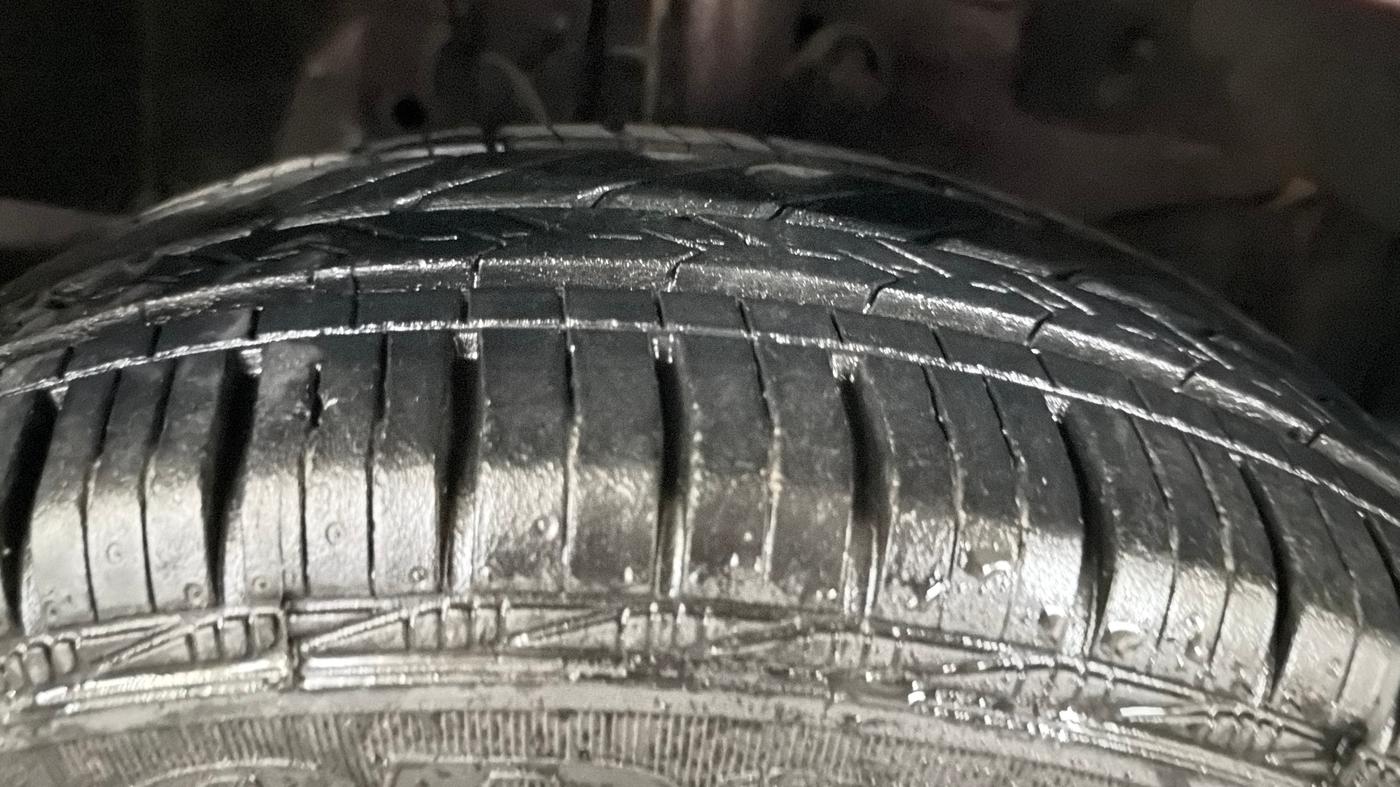 2014 Honda Amaze 1.2L I-VTEC VX AT, Petrol, Automatic, 43,437 km, Right Front Tyre Tread