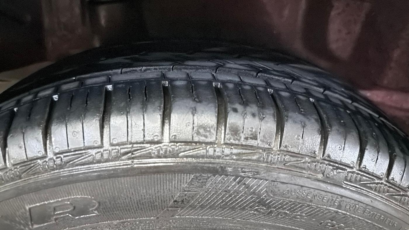 2014 Honda Amaze 1.2L I-VTEC VX AT, Petrol, Automatic, 43,437 km, Right Rear Tyre Tread