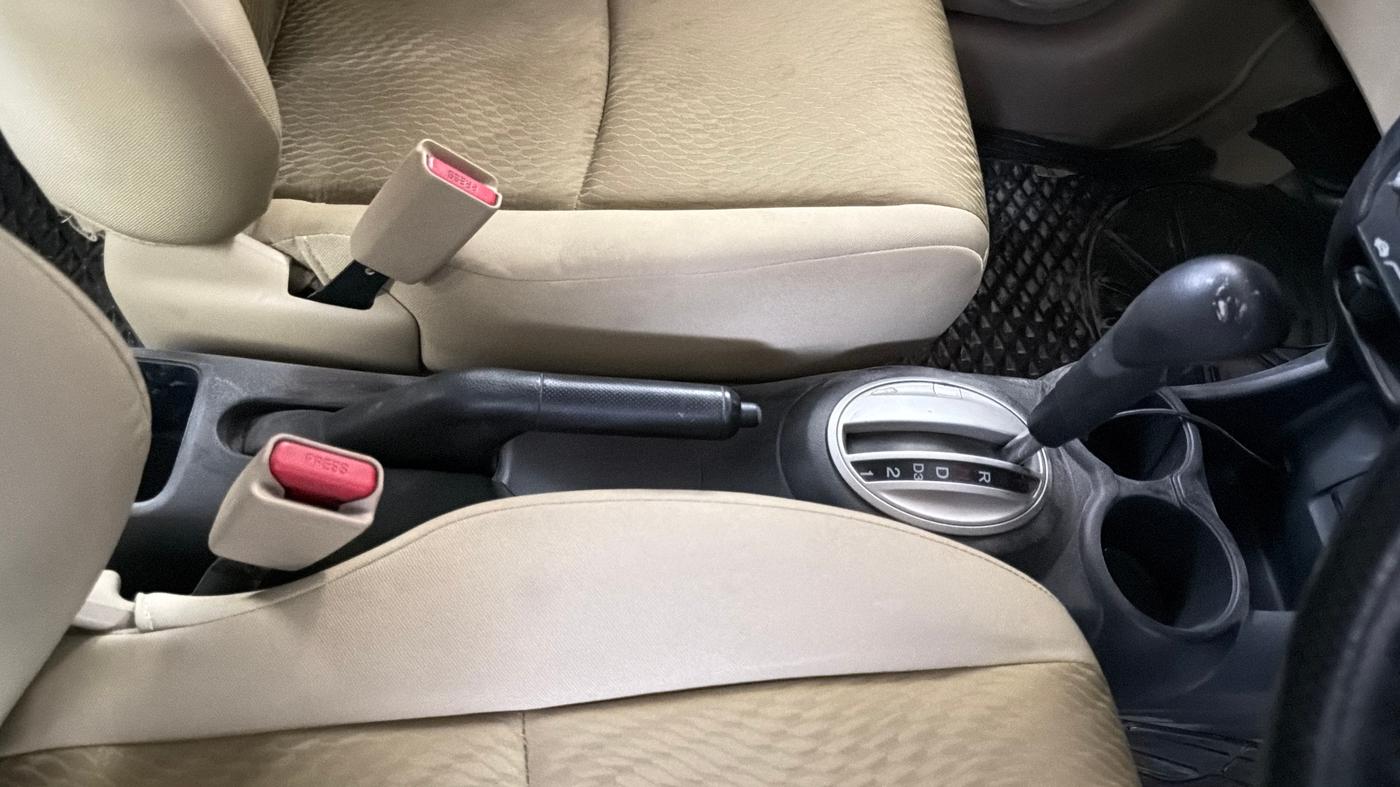 2014 Honda Amaze 1.2L I-VTEC VX AT, Petrol, Automatic, 43,437 km, Gear Lever