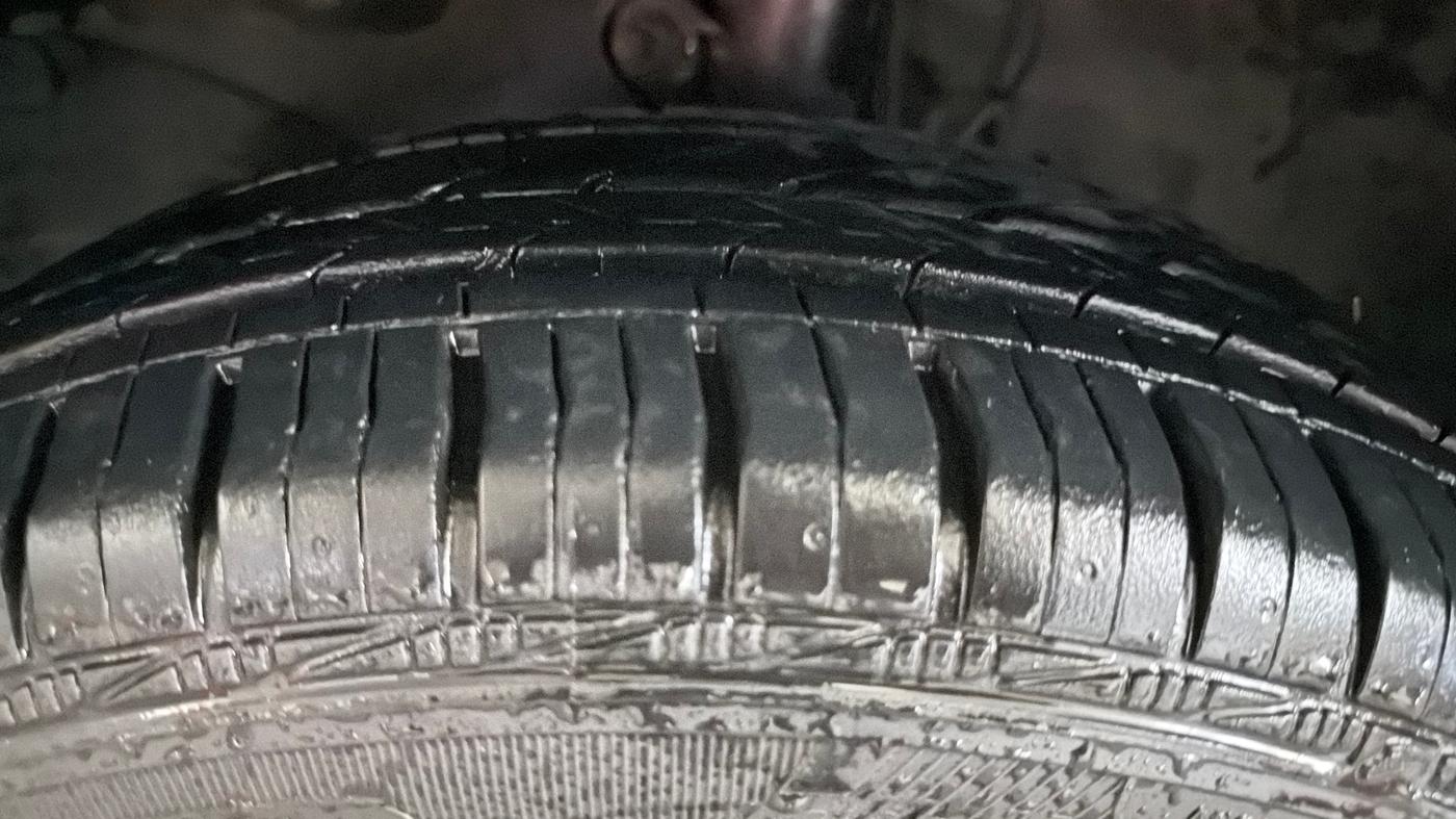 2014 Honda Amaze 1.2L I-VTEC VX AT, Petrol, Automatic, 43,437 km, Left Front Tyre Tread