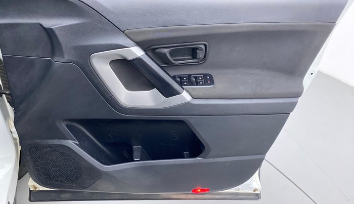 2021 Tata Harrier XM 2.0L Kryotec, Diesel, Manual, 31,529 km, Driver Side Door Panels Control