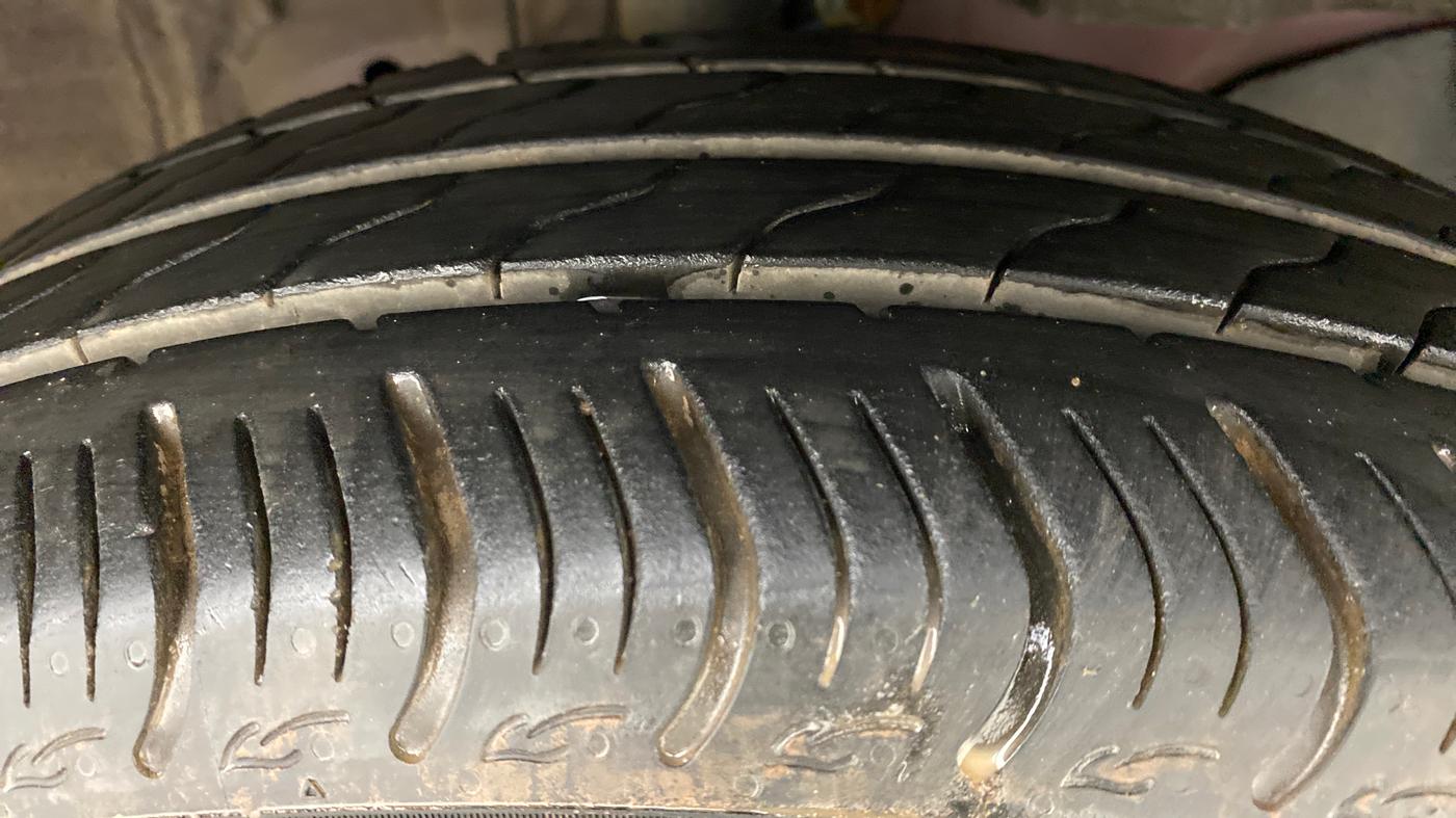 2018 Honda Amaze 1.2 V CVT I VTEC, Petrol, Automatic, 10,188 km, Right Front Tyre Tread