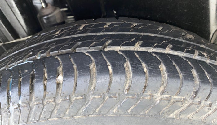 2015 Maruti Swift VXI, Petrol, Manual, 51,765 km, Right Rear Tyre Tread