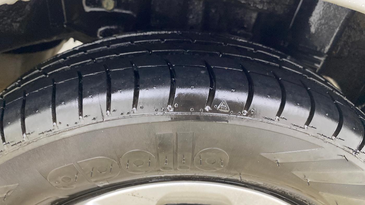 2017 Hyundai Eon MAGNA +, Petrol, Manual, 69,619 km, Left Rear Tyre Tread