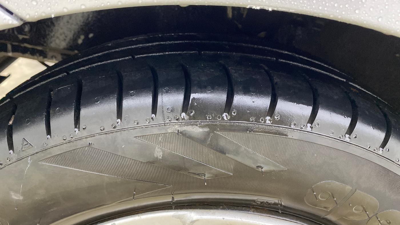 2017 Hyundai Eon MAGNA +, Petrol, Manual, 69,619 km, Left Front Tyre Tread