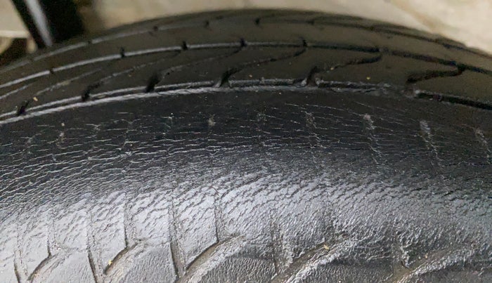 2014 Maruti Wagon R 1.0 LXI CNG, CNG, Manual, 90,534 km, Right Rear Tyre Tread