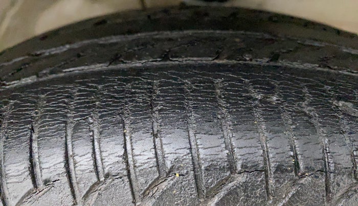 2014 Maruti Wagon R 1.0 LXI CNG, CNG, Manual, 90,534 km, Right Front Tyre Tread