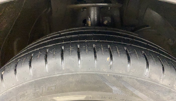 2018 Maruti Baleno ZETA PETROL 1.2, Petrol, Manual, 33,583 km, Right Front Tyre Tread