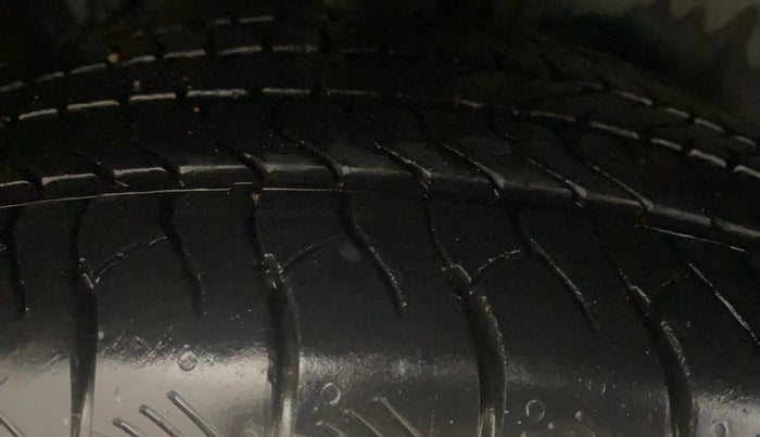 2016 Hyundai Creta SX PLUS AT 1.6 PETROL, Petrol, Automatic, 87,878 km, Right Rear Tyre Tread