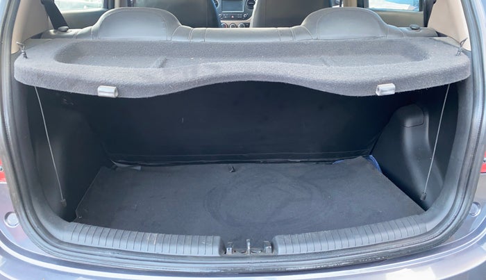 2017 Hyundai Grand i10 SPORTZ (O) AT 1.2 KAPPA VTVT, Petrol, Automatic, 76,676 km, Boot Inside