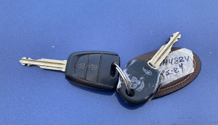 2017 Hyundai Grand i10 SPORTZ (O) AT 1.2 KAPPA VTVT, Petrol, Automatic, 76,676 km, Key Close Up