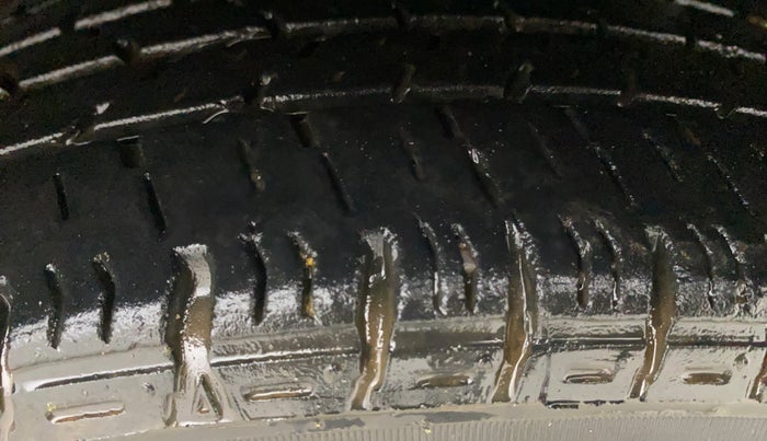 2017 Hyundai Grand i10 SPORTZ (O) AT 1.2 KAPPA VTVT, Petrol, Automatic, 76,676 km, Left Rear Tyre Tread