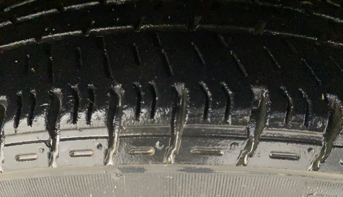 2017 Hyundai Grand i10 SPORTZ (O) AT 1.2 KAPPA VTVT, Petrol, Automatic, 76,676 km, Right Front Tyre Tread