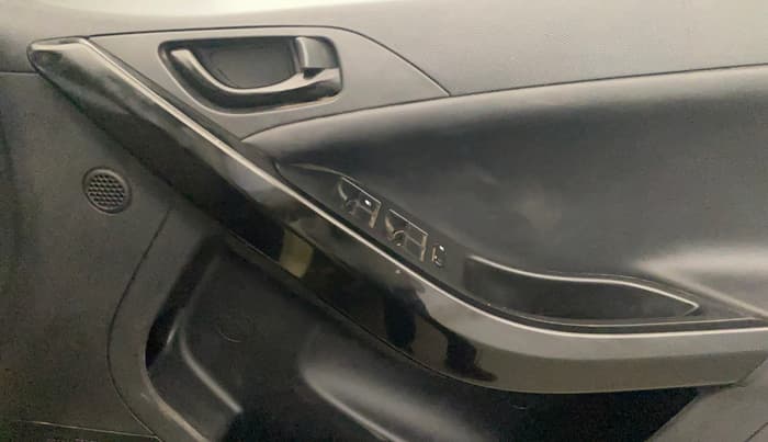 2022 Tata NEXON XZ PLUS PETROL KAZIRANGA, Petrol, Manual, 25,080 km, Driver Side Door Panels Control