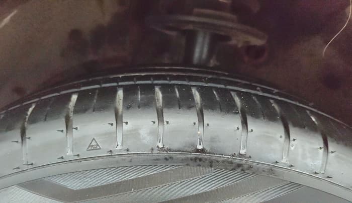 2017 Maruti Baleno ALPHA CVT PETROL 1.2, Petrol, Automatic, 41,714 km, Left Front Tyre Tread