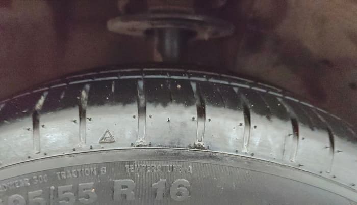 2017 Maruti Baleno ALPHA CVT PETROL 1.2, Petrol, Automatic, 41,714 km, Right Front Tyre Tread