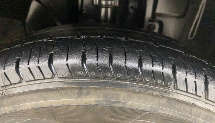 2017 Datsun Redi Go T (O), Petrol, Manual, 1,11,524 km, Right Front Tyre Tread