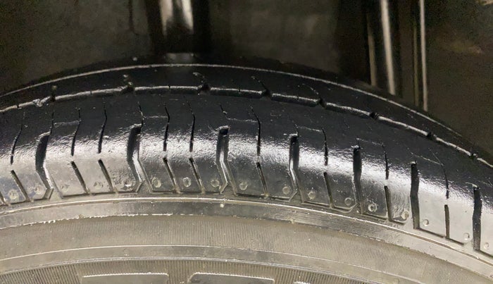 2017 Datsun Redi Go T (O), Petrol, Manual, 1,11,524 km, Right Rear Tyre Tread