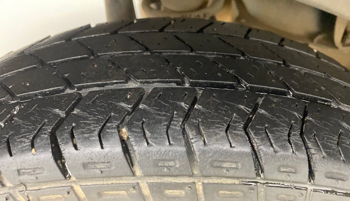 2011 Maruti Eeco 7 STR, Petrol, Manual, 74,616 km, Right Rear Tyre Tread