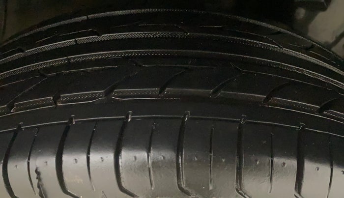 2012 Toyota Etios Liva G, Petrol, Manual, 96,531 km, Left Rear Tyre Tread