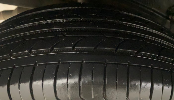 2012 Toyota Etios Liva G, Petrol, Manual, 96,531 km, Right Rear Tyre Tread