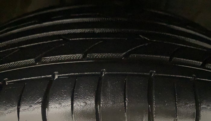 2012 Toyota Etios Liva G, Petrol, Manual, 96,531 km, Right Front Tyre Tread