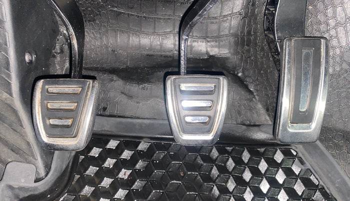 2023 Skoda KUSHAQ STYLE 1.0L TSI MT, Petrol, Manual, 37,039 km, Pedals