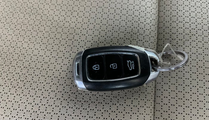 2018 Hyundai Verna 1.6 VTVT SX O, Petrol, Manual, 34,140 km, Key Close Up