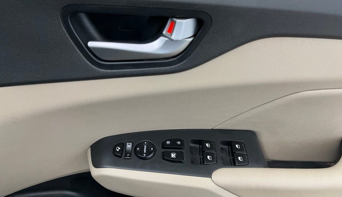 2018 Hyundai Verna 1.6 VTVT SX O, Petrol, Manual, 34,140 km, Driver Side Door Panels Control
