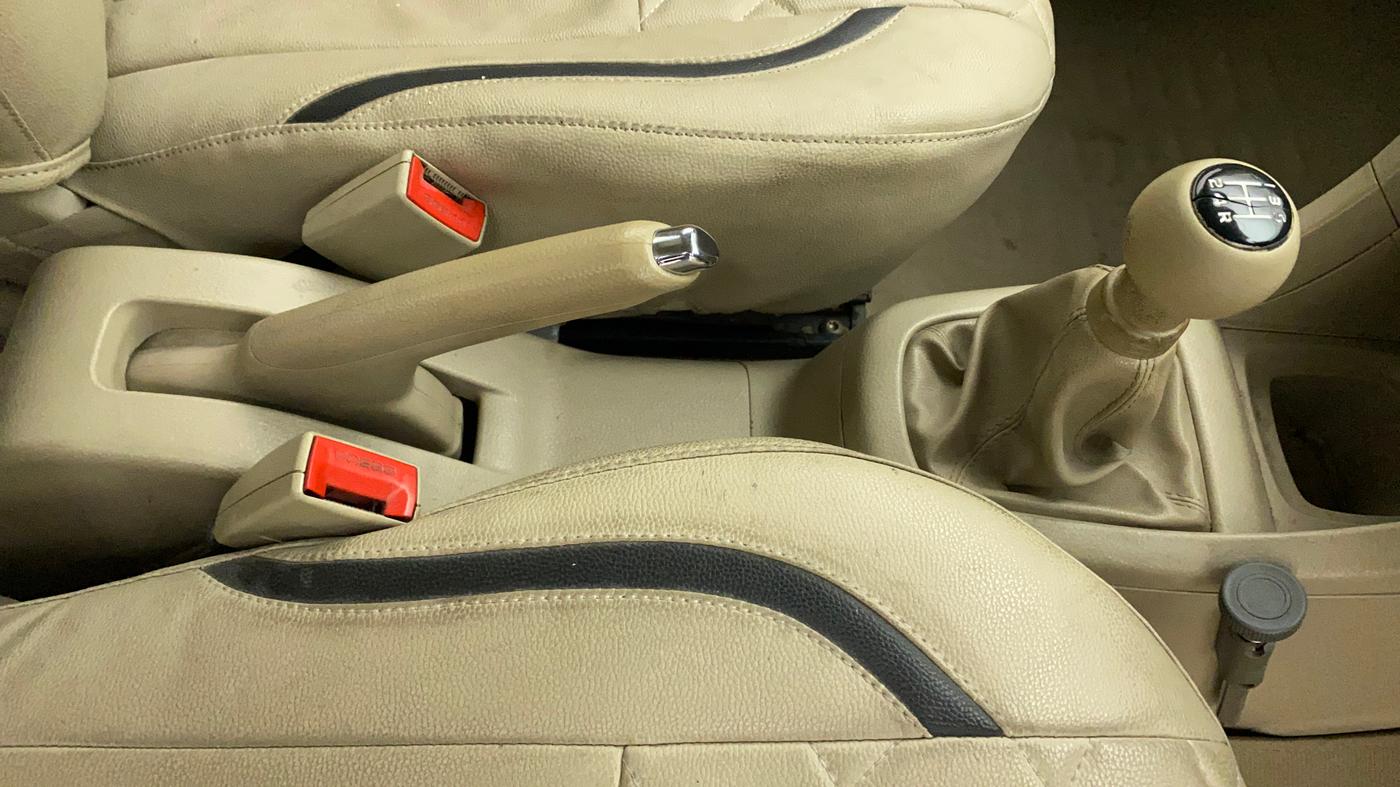 2015 Maruti Swift Dzire VXI, Petrol, Manual, 85,929 km, Gear Lever