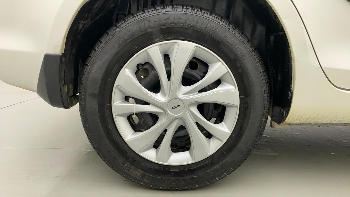 2015 Maruti Swift Dzire VXI, Petrol, Manual, 85,929 km, Right Rear Wheel