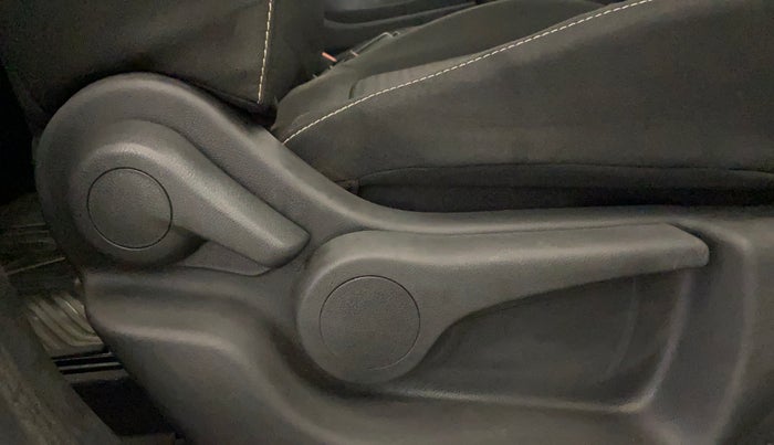 2018 Renault Captur RXE PETROL, Petrol, Manual, 17,991 km, Driver Side Adjustment Panel